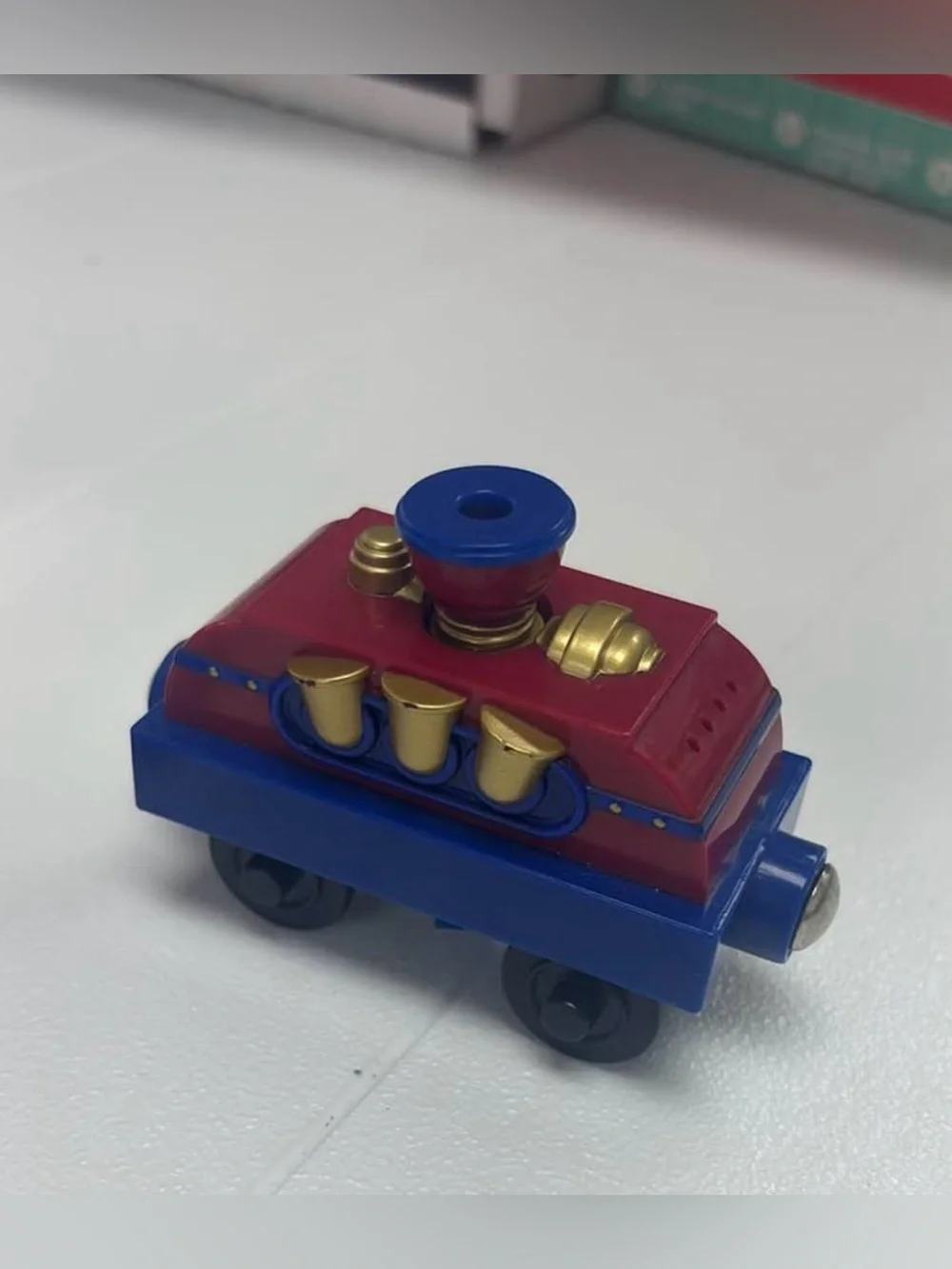 5 piece wooden Chuggington train set with magnetic linkage